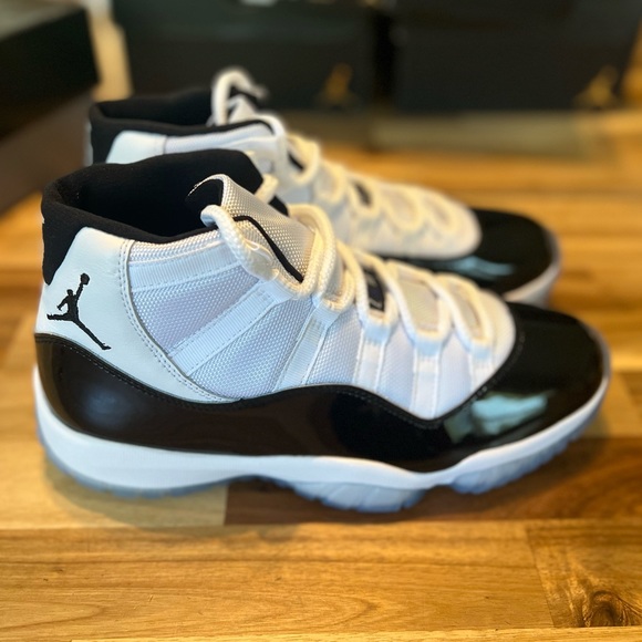 Jordan 11 Retro White/Concord Black Size US 7.5 EU 40.5 NEW IN BOX - Picture 7 of 10